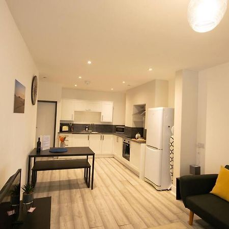 Luxe Living City Apartment - Beach, Wifi, Parking Суонси Экстерьер фото