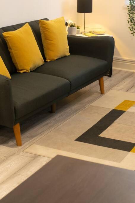 Luxe Living City Apartment - Beach, Wifi, Parking Суонси Экстерьер фото