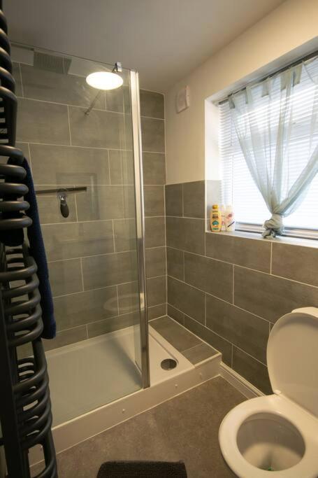 Luxe Living City Apartment - Beach, Wifi, Parking Суонси Экстерьер фото