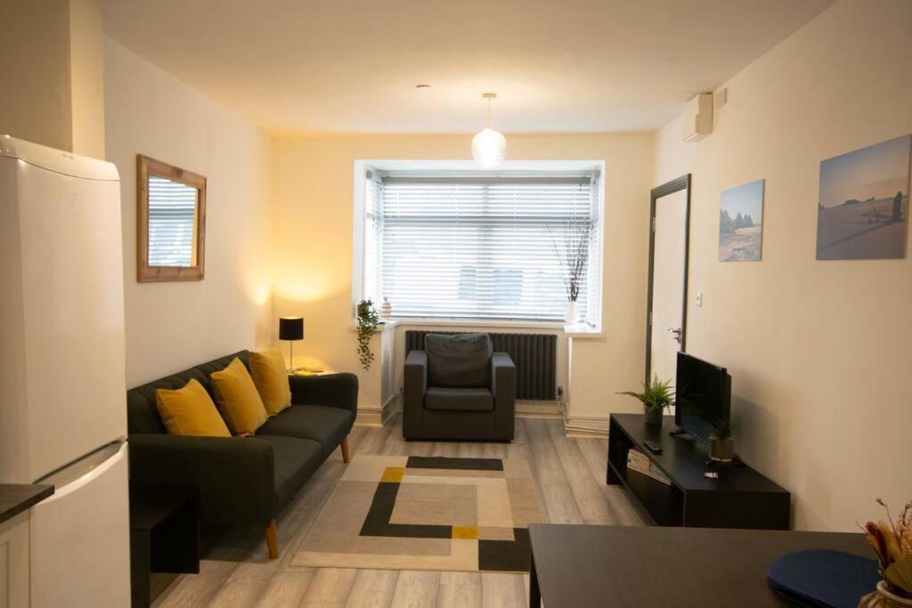 Luxe Living City Apartment - Beach, Wifi, Parking Суонси Экстерьер фото